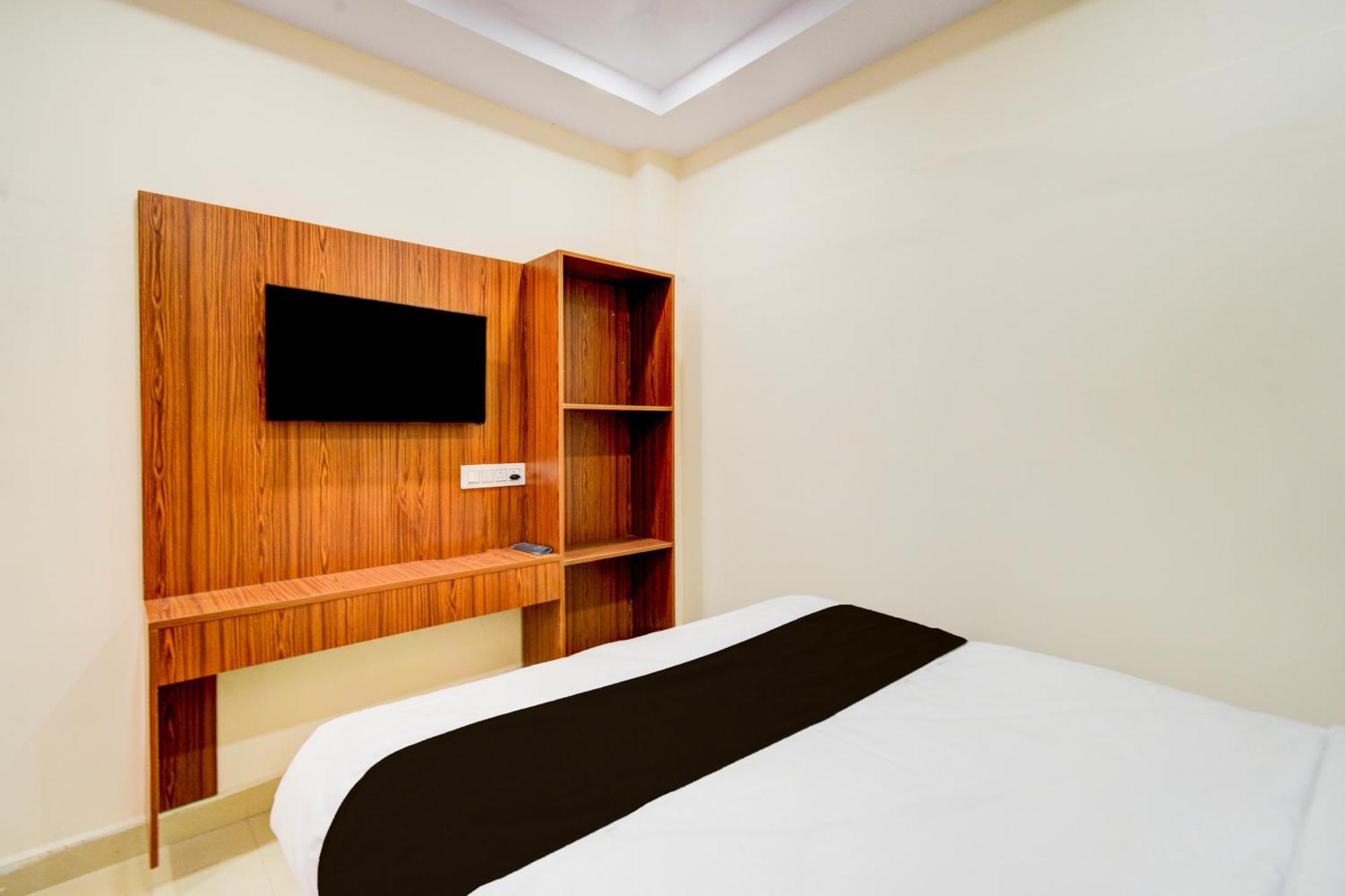 Hotel O D N Groups Sururnagar エクステリア 写真