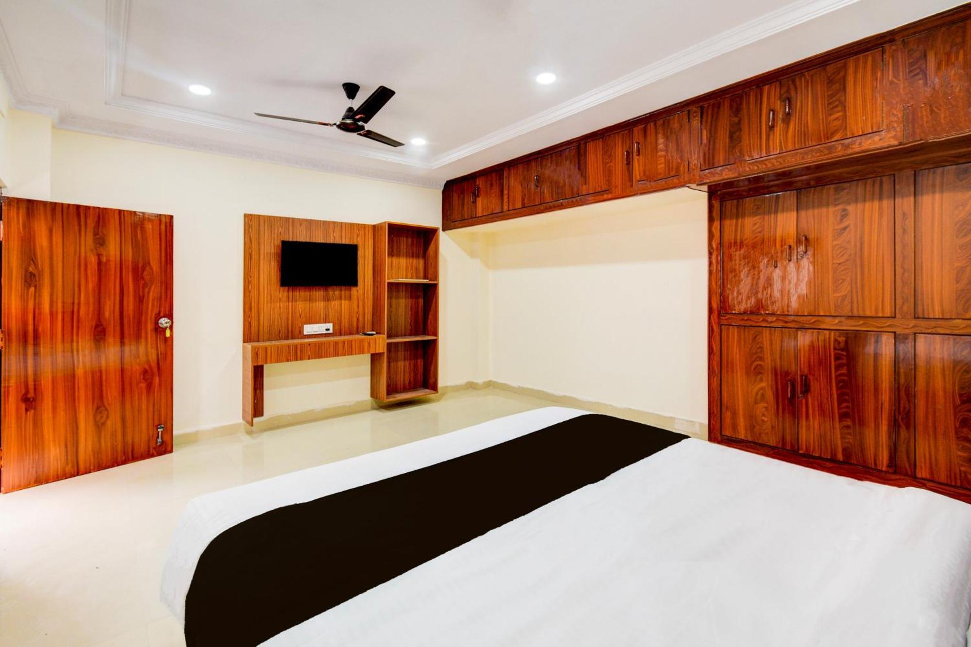 Hotel O D N Groups Sururnagar エクステリア 写真
