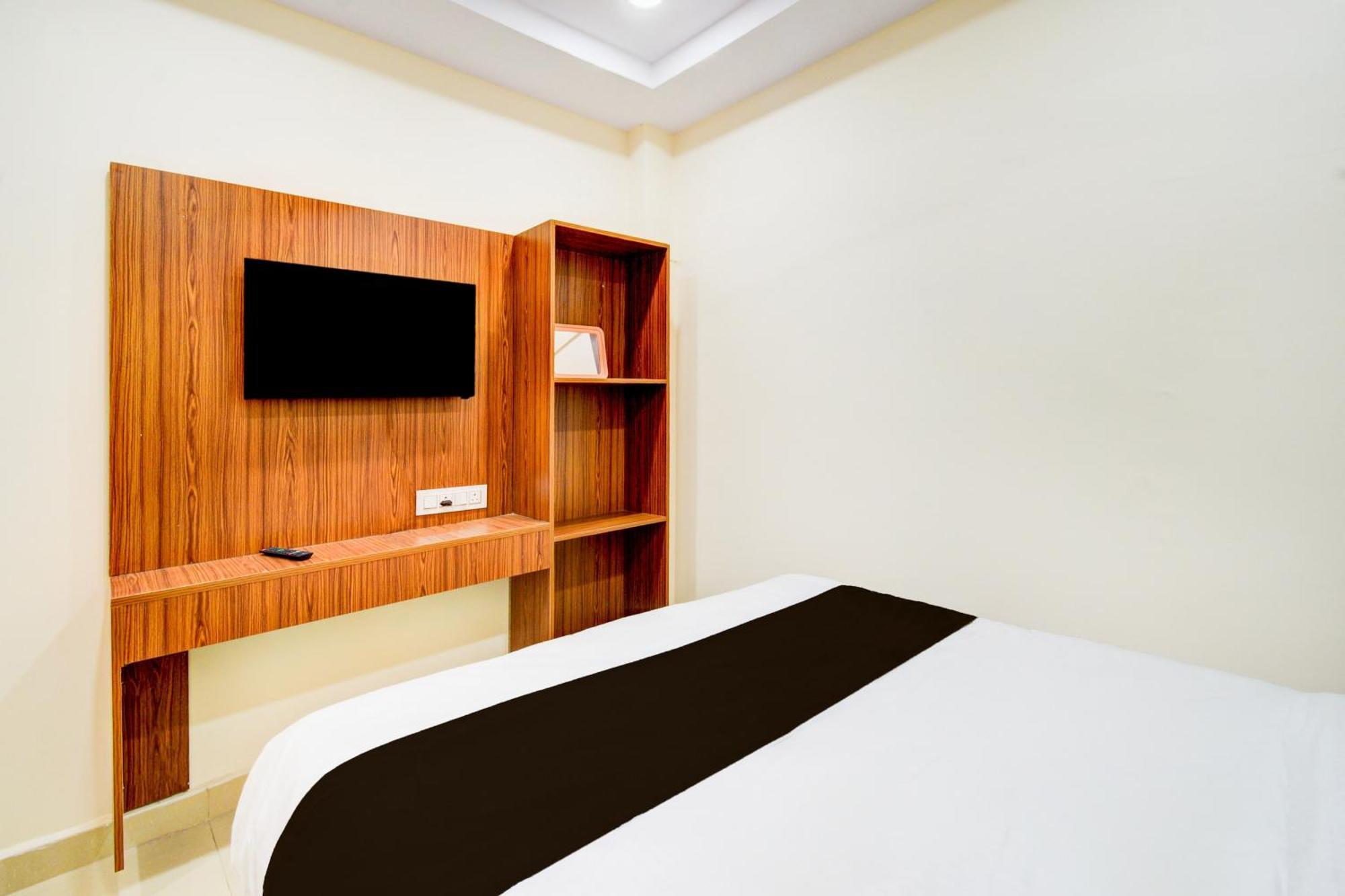 Hotel O D N Groups Sururnagar エクステリア 写真